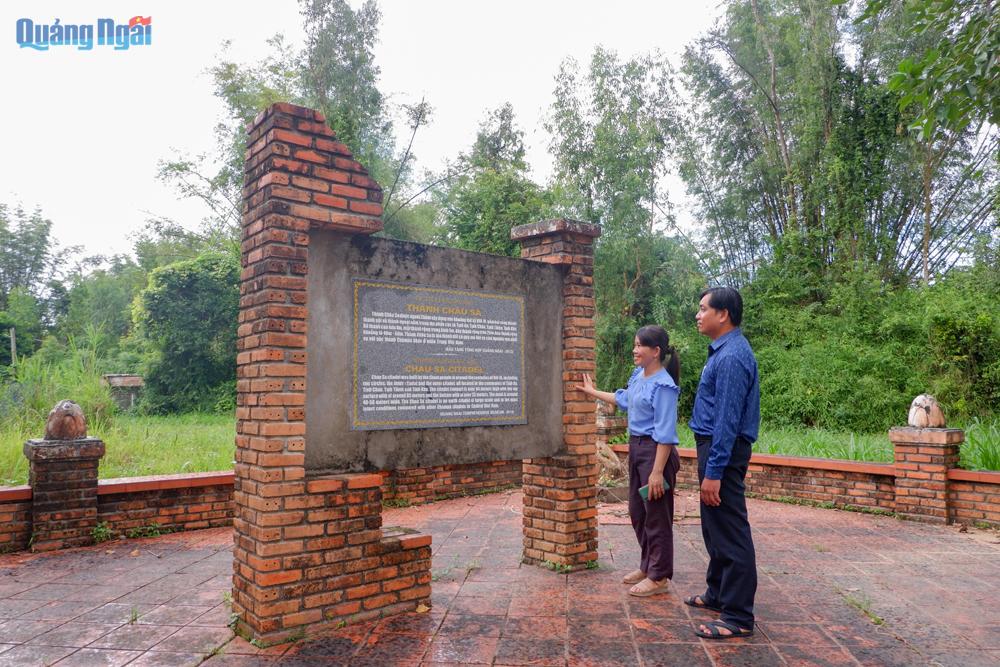 Tòa Thành Cổ Quảng Ngãi - Khám phá tòa thành cổ độc đáo của Quảng Ngãi, nơi ghi lại lịch sử và văn hóa của vùng đất này. Điều hấp dẫn về nơi này không chỉ là kiến trúc cổ đẹp mắt mà còn là những câu chuyện đằng sau các tầng lớp cửa chính, để lại dấu ấn đời sống của người dân nơi đây.