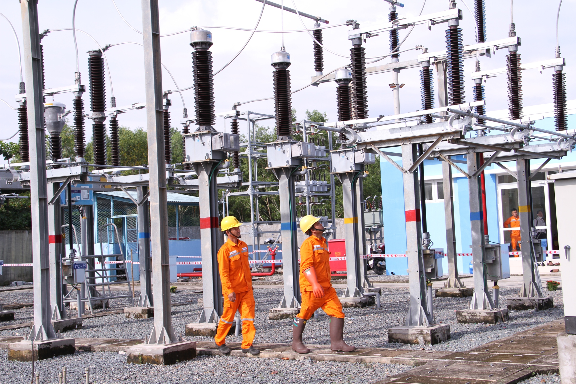 Tổng công ty Điện lực miền Nam đảm bảo cung cấp điện cho người dân vui xuân đón Tết - Ảnh 4.