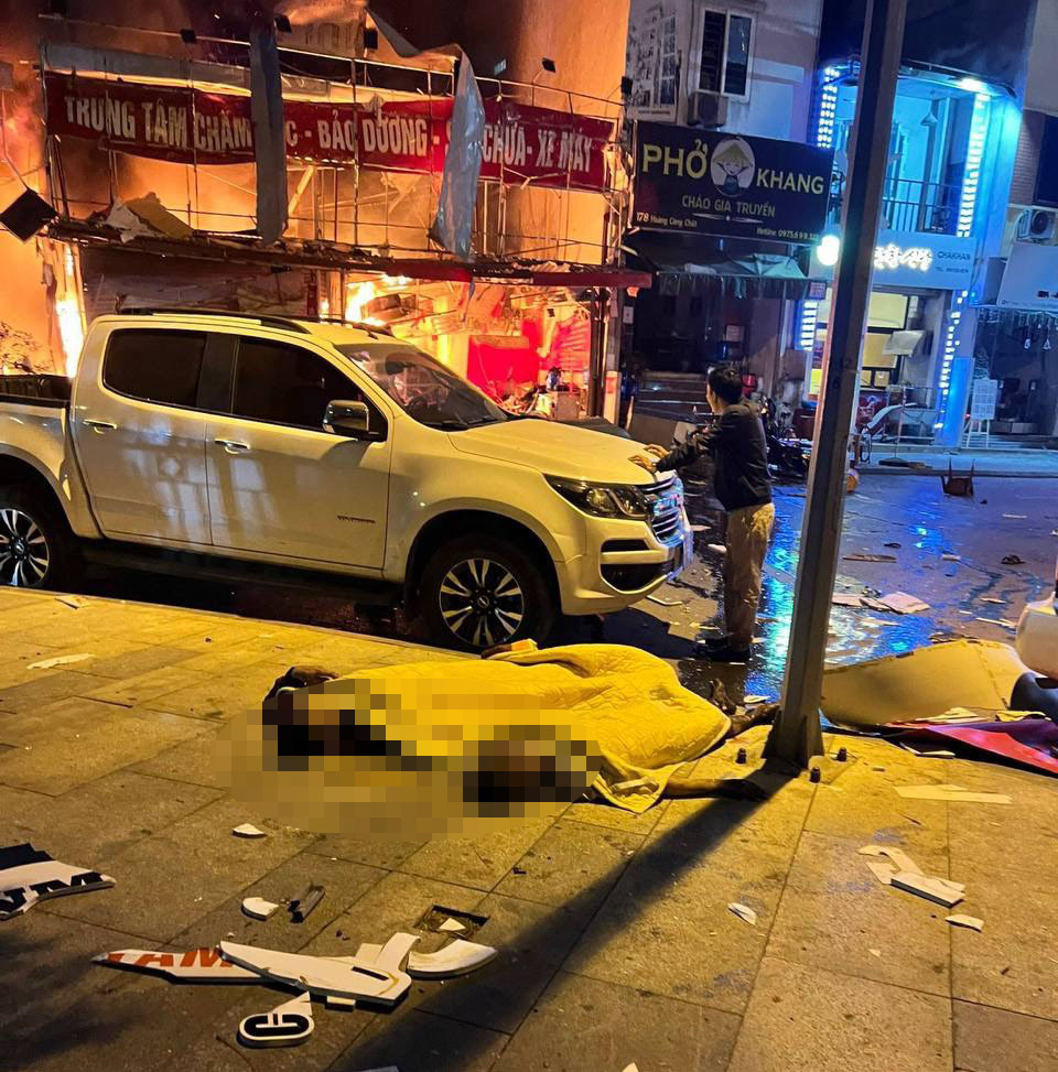 Cảnh sát bác bỏ thông tin có người tử vong trong vụ nổ lớn trong đêm ở Hà Nội - Ảnh 1.