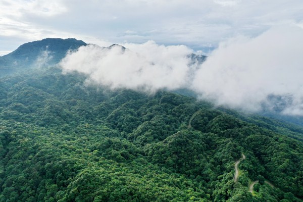 Một ngọn núi cao gần 2.000m so với mặt nước biển ở Cao Bằng, xưa người Pháp từng xây khu nghỉ dưỡng - Ảnh 1.