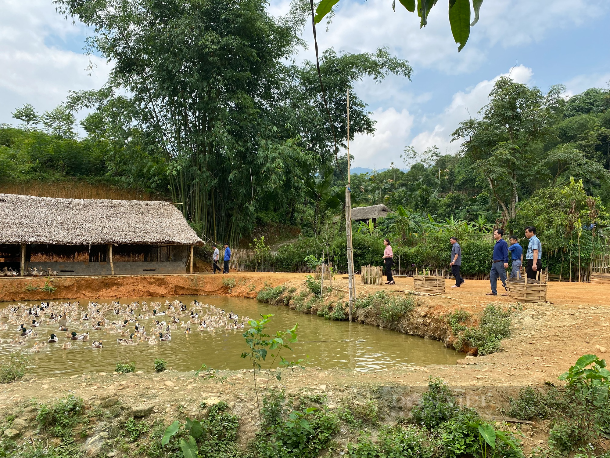 Lào Cai tổ chức Hội nghị đối thoại giữa Thường trực UBND tỉnh với nông dân - Ảnh 2.