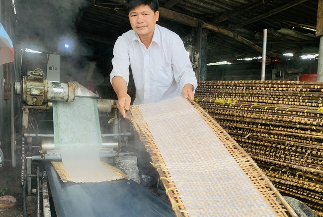 Cải tiến máy tráng bánh tráng siêu hiệu quả, ông nông dân Bình Định đạt giải Nhất Hội thi “Sáng tạo nhà nông” - Ảnh 2.
