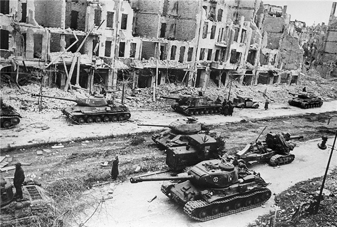 Chiến dịch Berlin - Đòn kết liễu của Hồng quân Liên Xô đối với phát xít Đức - Ảnh 3.