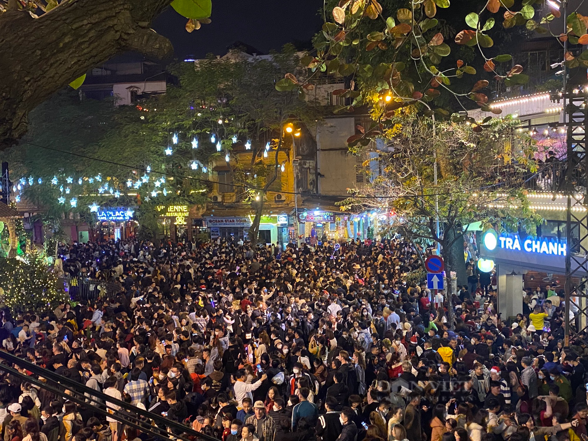Các sự kiện ngoài trời chào đón năm mới 2023 tại Hà Nội và TP.HCM - Ảnh 4.