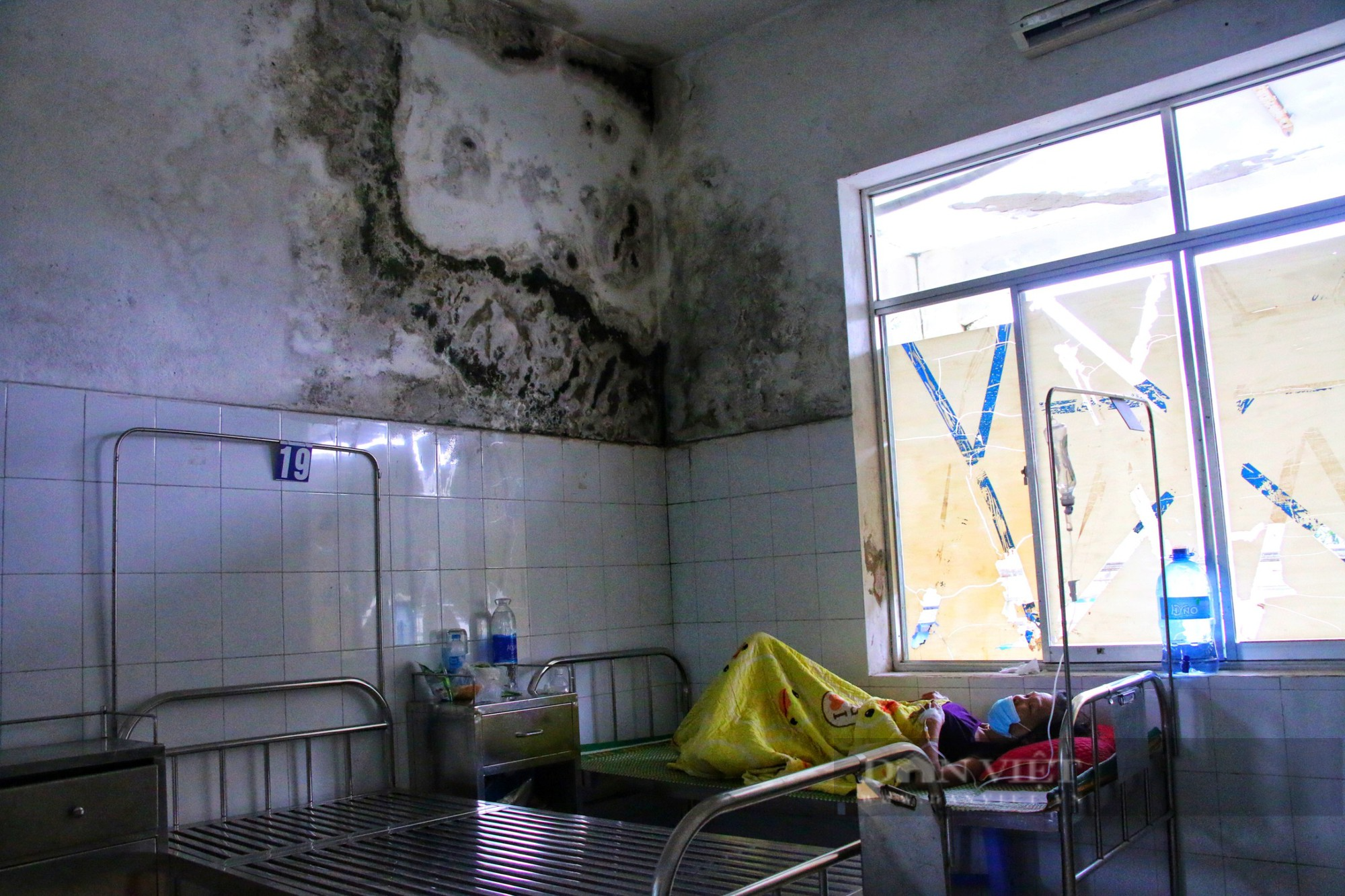 Đà Nẵng: Trung tâm y tế xuống cấp nghiêm trọng, bệnh nhân vừa khám vừa lo - Ảnh 5.