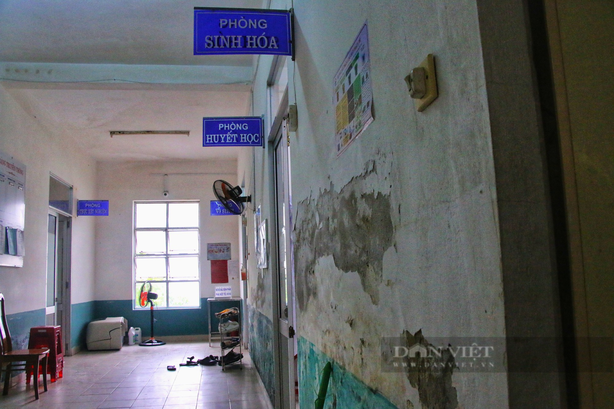 Đà Nẵng: Trung tâm y tế xuống cấp nghiêm trọng, bệnh nhân vừa khám vừa lo - Ảnh 6.