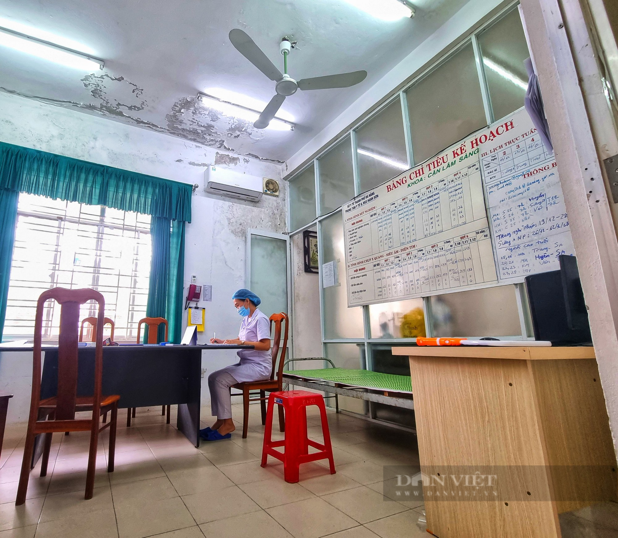 Đà Nẵng: Trung tâm y tế xuống cấp nghiêm trọng, bệnh nhân vừa khám vừa lo - Ảnh 8.