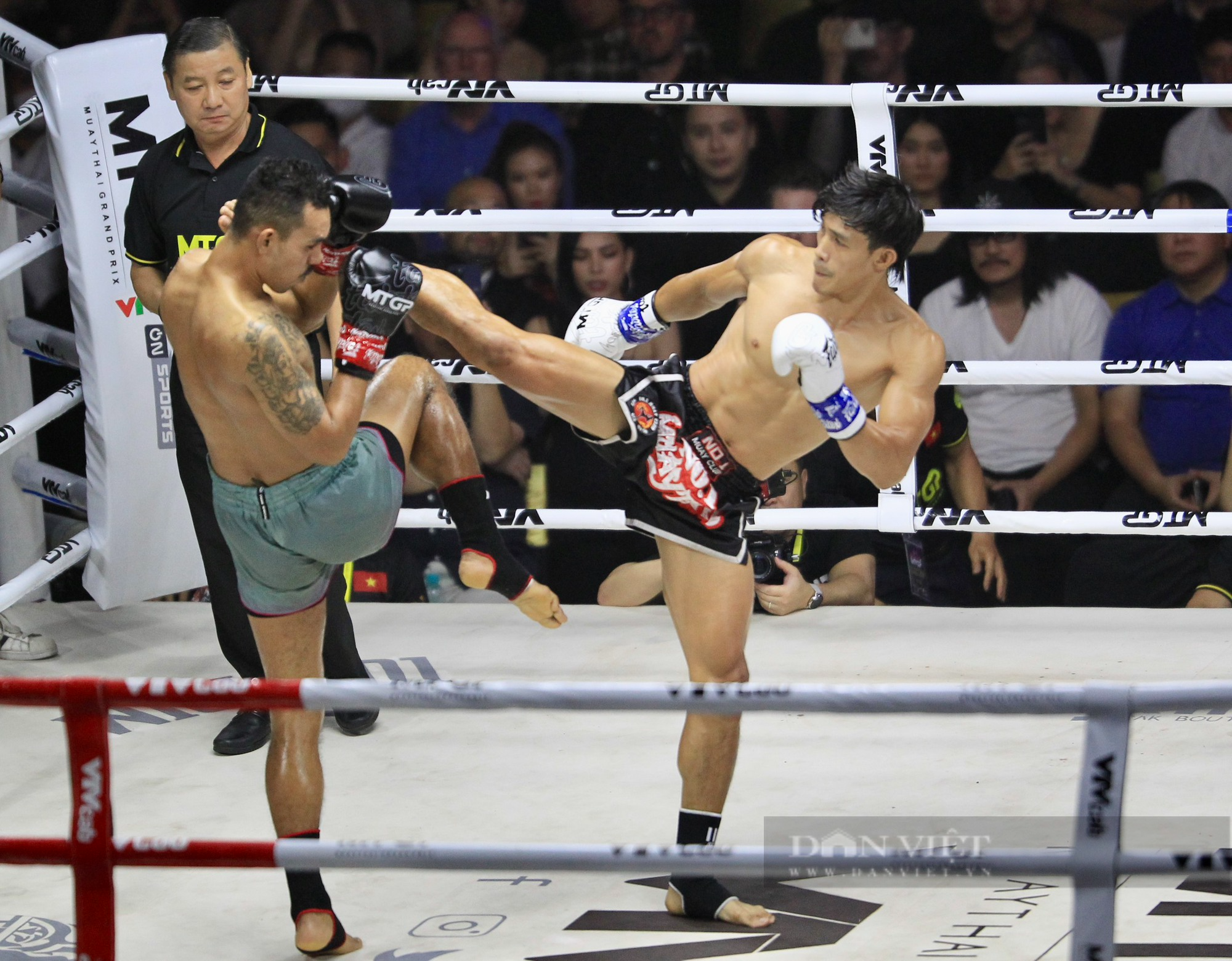 Thắng kịch tính võ sĩ Thái Lan, Nguyễn Trần Duy Nhất giành đai bạc MTGP - Ảnh 11.