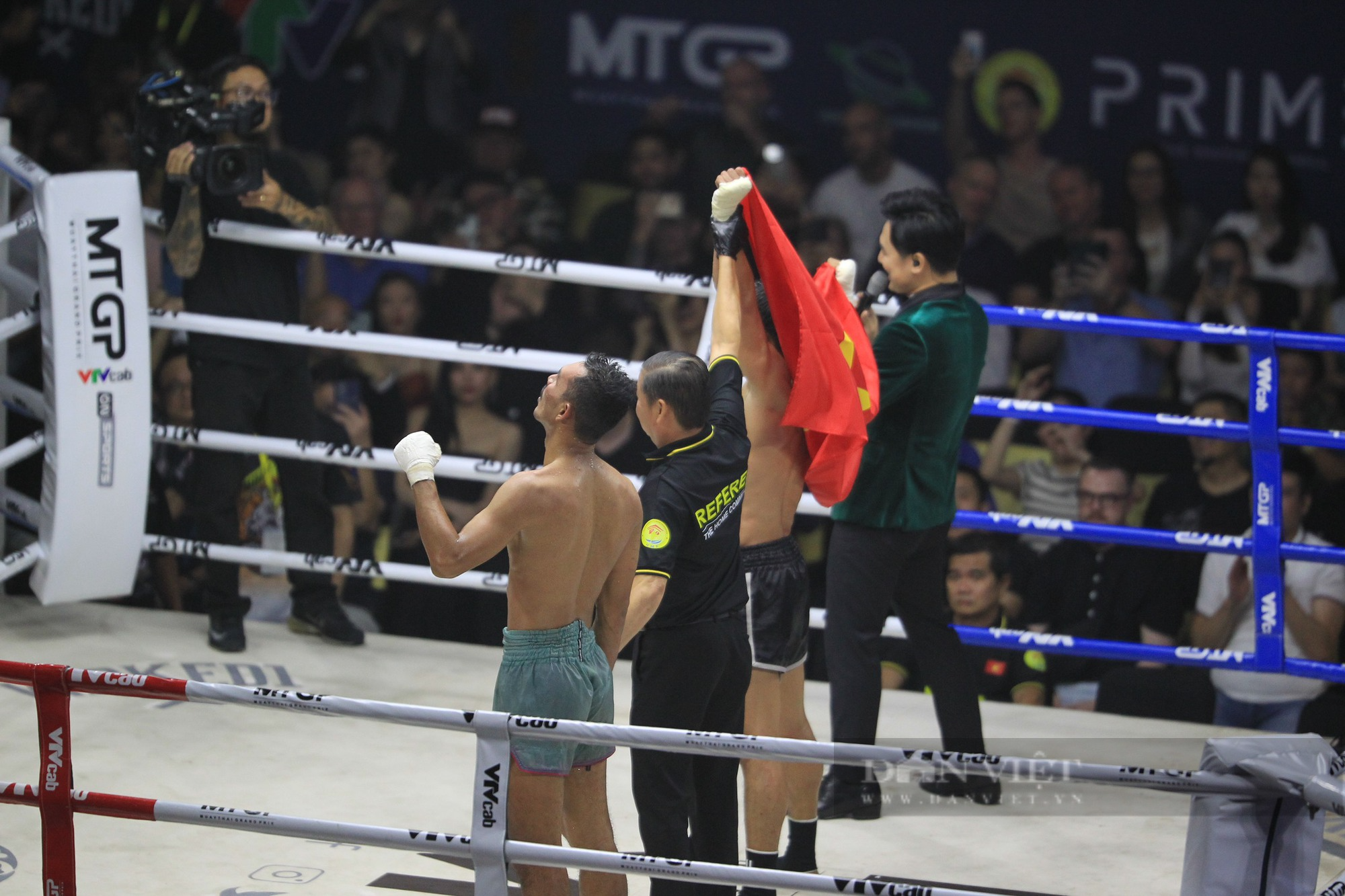 Thắng kịch tính võ sĩ Thái Lan, Nguyễn Trần Duy Nhất giành đai bạc MTGP - Ảnh 18.