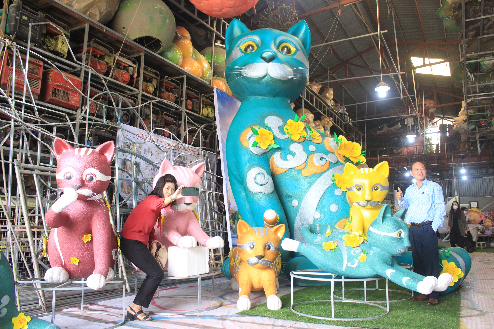 Chiêm ngưỡng những chú mèo đáng yêu trước khi ra Đường hoa Nguyễn Huệ 2023 - Ảnh 1.
