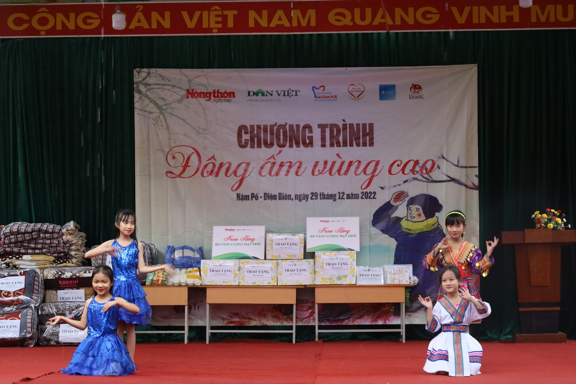 Ảnh: Toàn cảnh Chương trình “Đông ấm vùng cao”  - Ảnh 2.