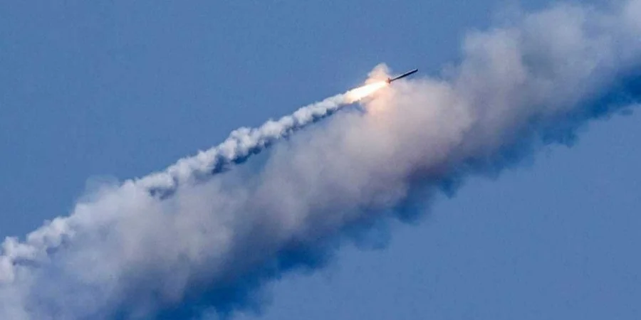 Kiev đánh chặn 54 tên lửa Nga, tên lửa Ukraine rơi xuống lãnh thổ Belarus - Ảnh 1.