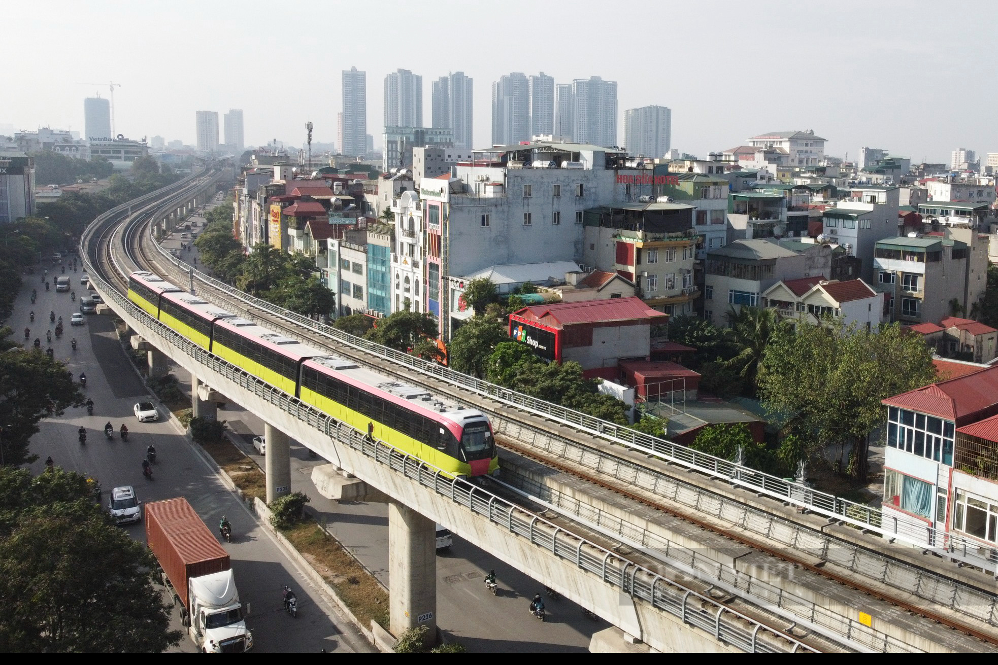 Tuyến đường sắt đô thị 34.532 tỷ đồng tại Hà Nội chạy thử 8 đoàn tàu để đo hiệu suất - Ảnh 13.