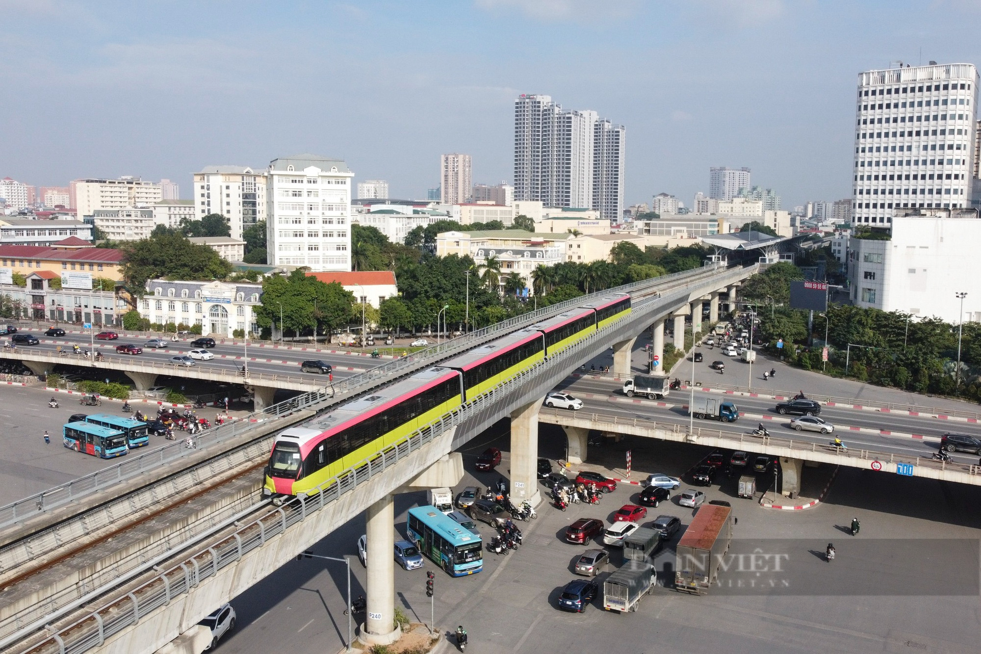 Tuyến đường sắt đô thị 34.532 tỷ đồng tại Hà Nội chạy thử 8 đoàn tàu để đo hiệu suất - Ảnh 3.