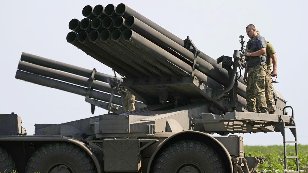 Pháo phản lực Nga thể hiện uy lực lớn trên chiến trường Ukraine - Ảnh 4.