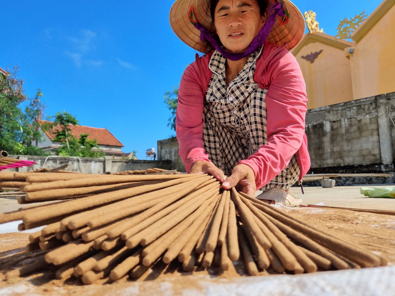 Quảng Bình: Làng hương trầm cổ 300 năm tuổi hối hả vào vụ Tết, cho thu nhập &quot;khủng&quot; - Ảnh 5.