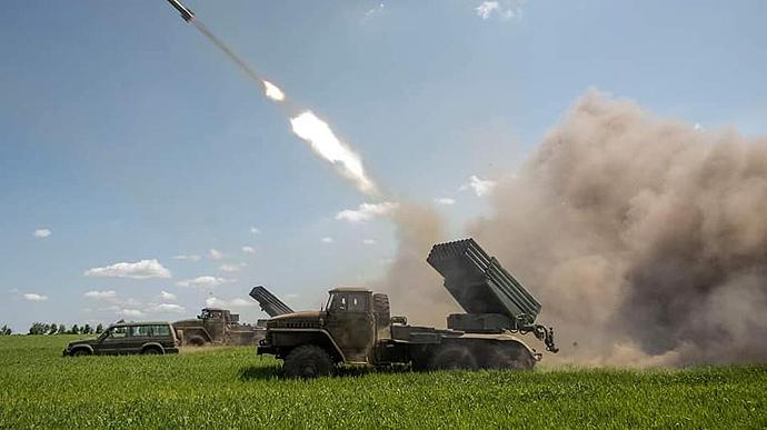 Pháo phản lực Nga thể hiện uy lực lớn trên chiến trường Ukraine - Ảnh 6.