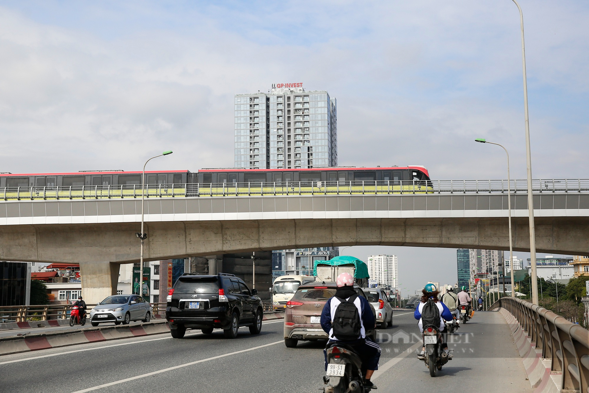 Tuyến đường sắt đô thị 34.532 tỷ đồng tại Hà Nội chạy thử 8 đoàn tàu để đo hiệu suất - Ảnh 11.