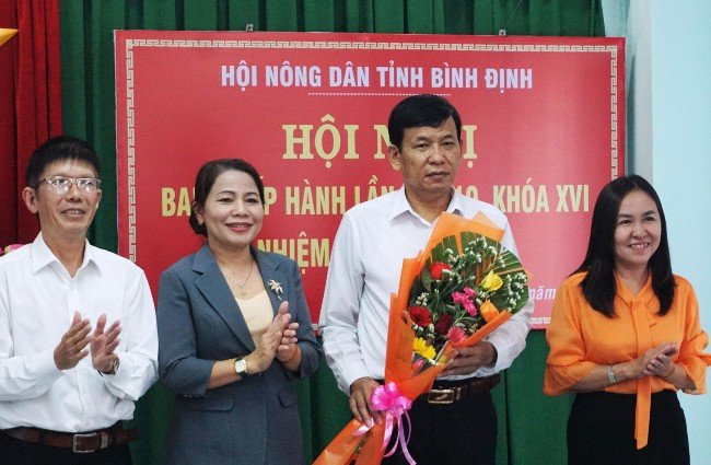 Hội Nông dân tỉnh Bình Định có tân Chủ tịch Hội Nông dân tỉnh sinh năm 1970, là Thạc sĩ Khoa học cây trồng - Ảnh 1.