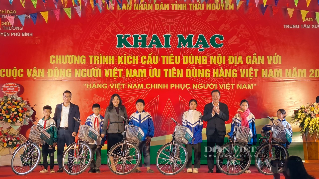 Thái Nguyên: Hội chợ kích cầu tiêu dùng gắn với cuộc vận động “Người Việt ưu tiên dùng hàng Việt” - Ảnh 9.