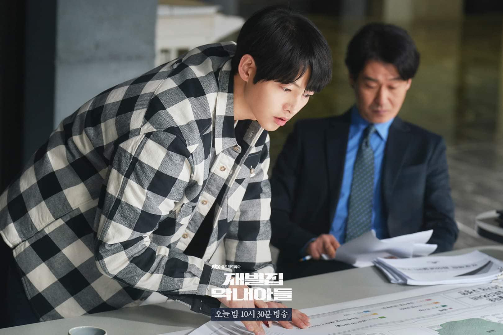 Phim Cậu út nhà tài phiệt tập 7: Song Joong Ki gặp nguy hiểm khi đối đầu với ông nội? - Ảnh 2.
