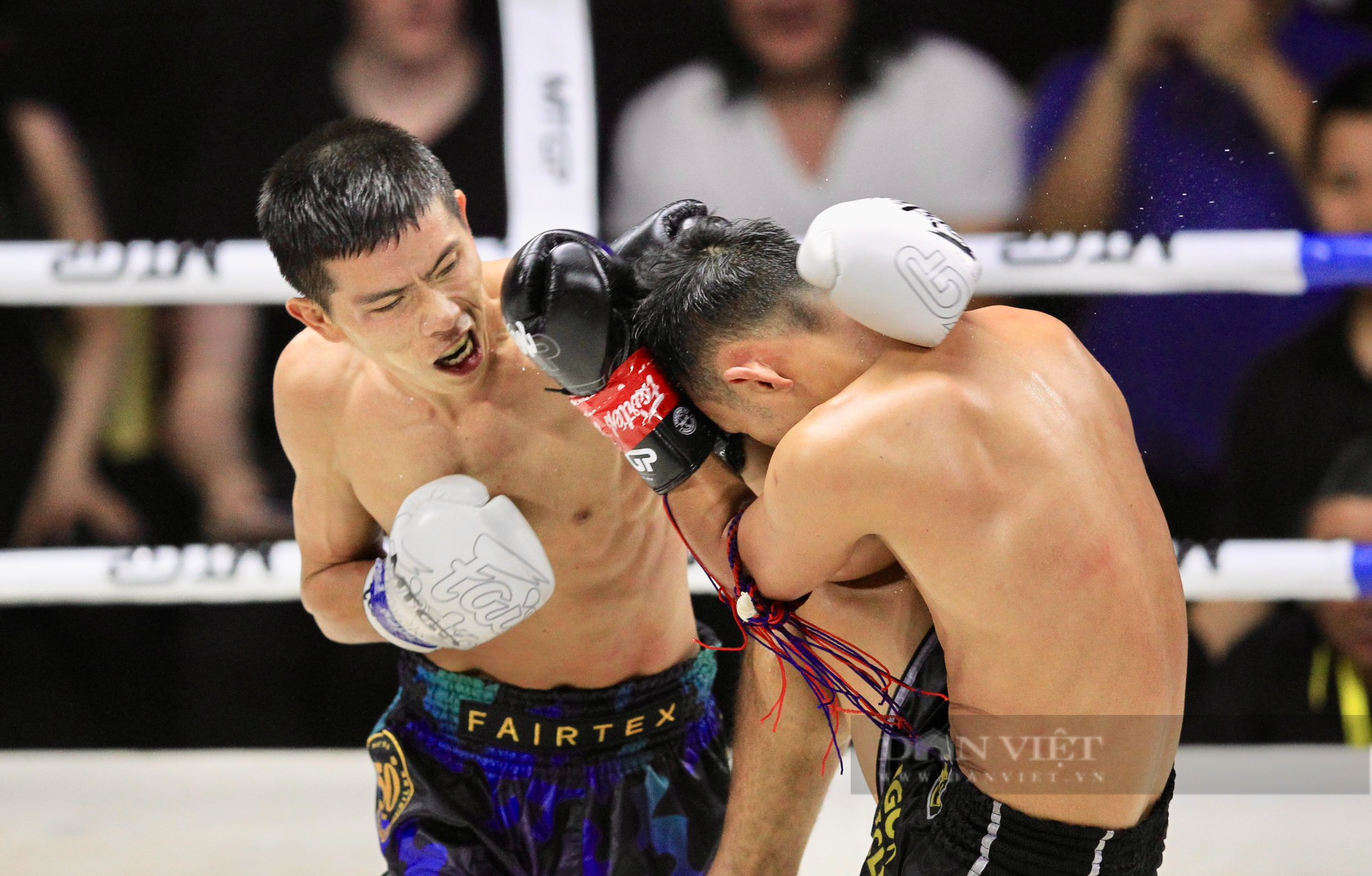 Liên tục cho võ sĩ Thái đo đài, nhà vô địch SEA Games Huỳnh Văn Tuấn khiến khán giả phấn khích - Ảnh 4.