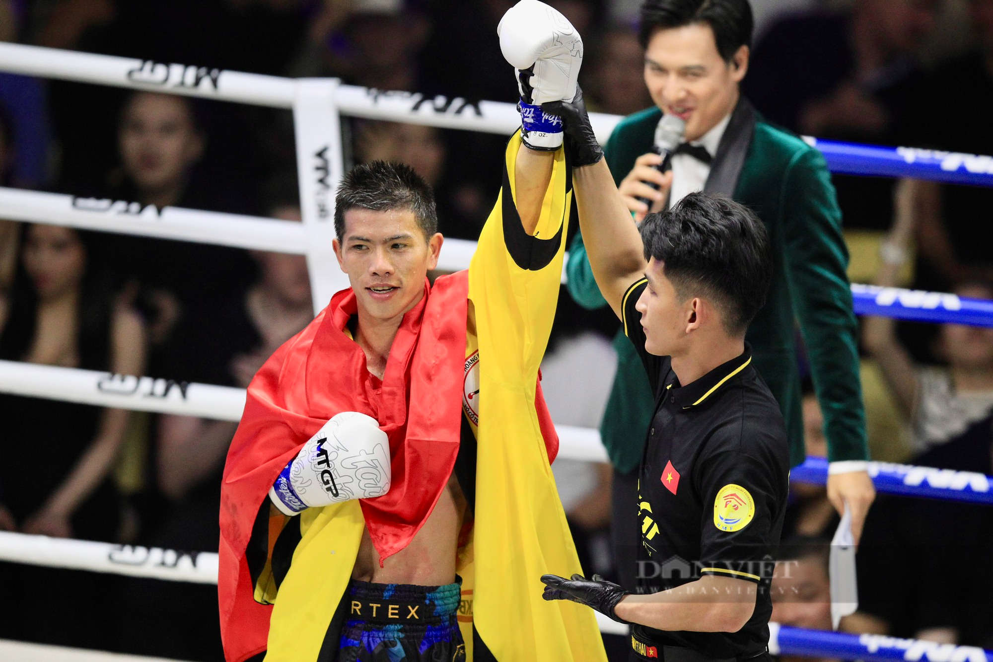 Liên tục cho võ sĩ Thái đo đài, nhà vô địch SEA Games Huỳnh Văn Tuấn khiến khán giả phấn khích - Ảnh 16.