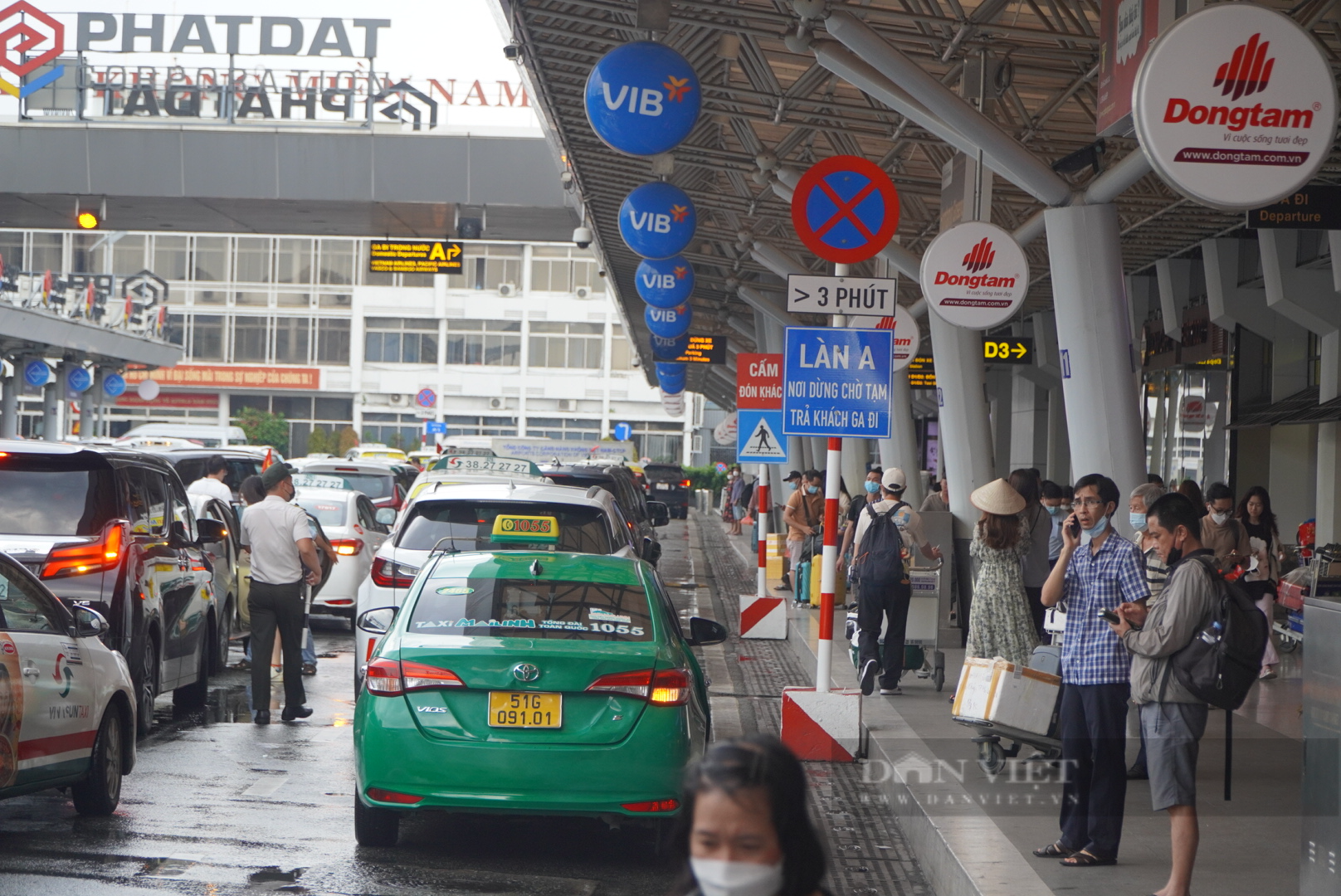 Tạm bàn giao mặt bằng làm bãi đệm taxi ở sân bay Tân Sơn Nhất trong dịp Tết - Ảnh 3.