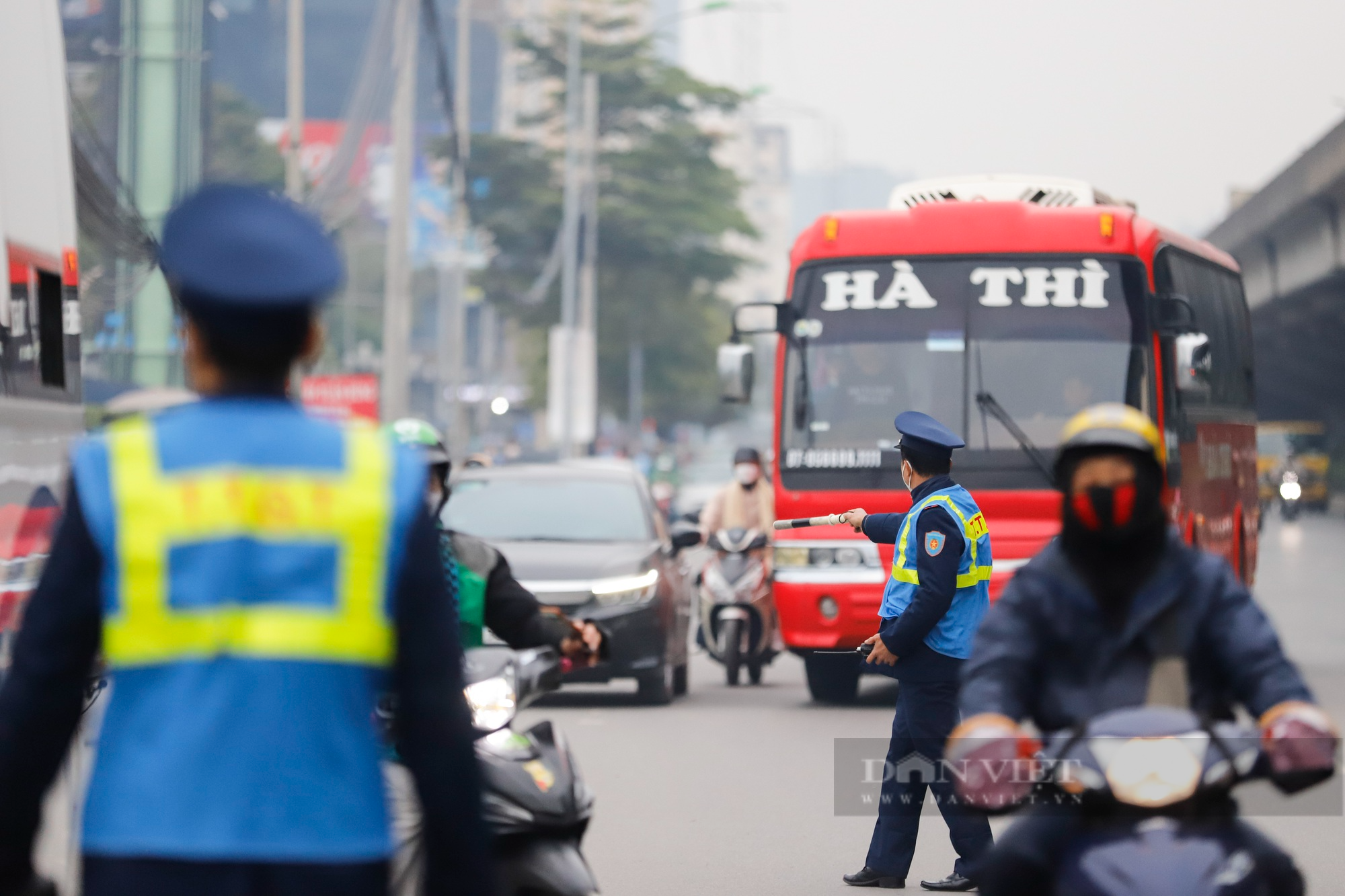TTGT Hà Nội xử phạt xe khách vi phạm, bến xe bắt đầu &quot;nóng&quot; trước kỳ nghỉ Tết Dương lịch - Ảnh 11.
