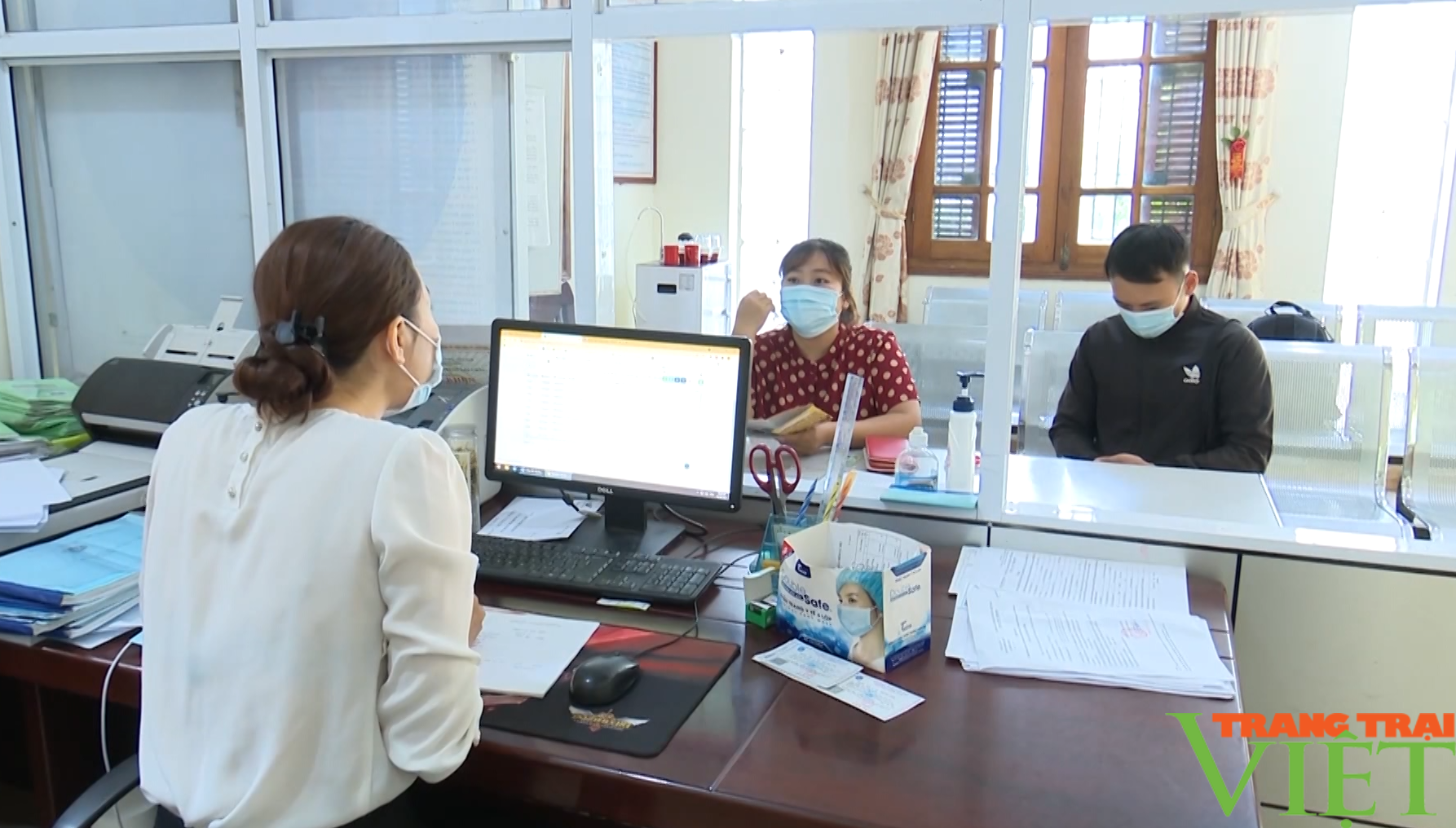 Nỗ lực nâng cao tỷ lệ bao phủ bảo hiểm y tế ở Lai Châu - Ảnh 4.
