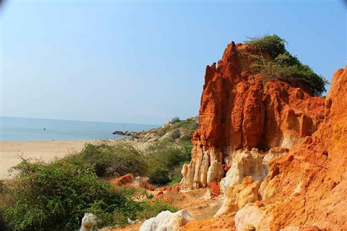 Bình Thuận có 9 bãi biển nổi tiếng, nhưng vùng biển nào người ta cho là kì bí, đẹp mê mẩn nhất? - Ảnh 1.