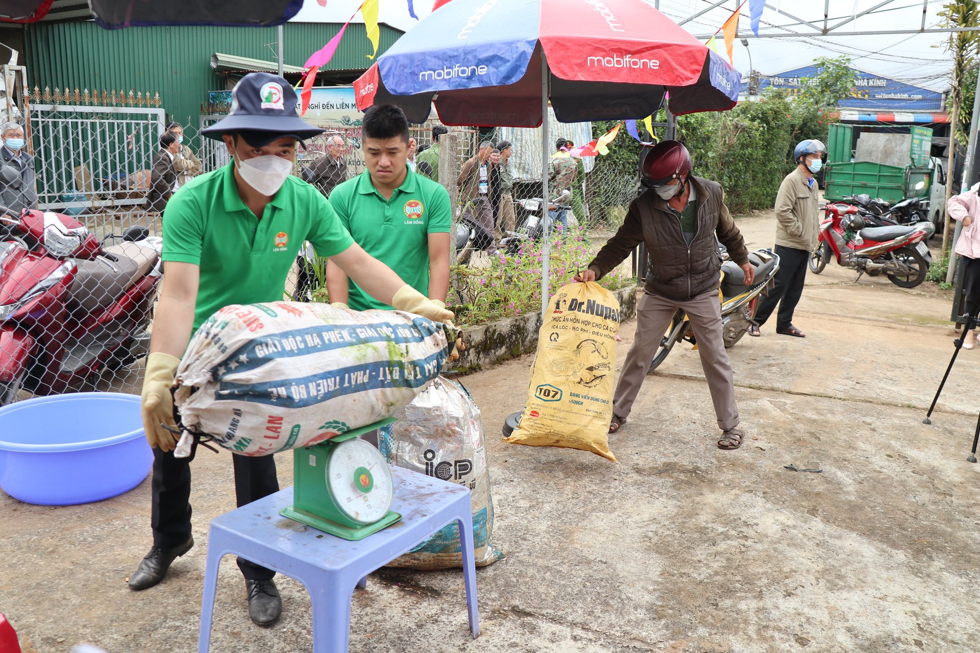 Hội Nông dân Lâm Đồng tích cực tuyên truyền hội viên xây dựng nông thôn mới với hơn 12.000 ngày công - Ảnh 2.