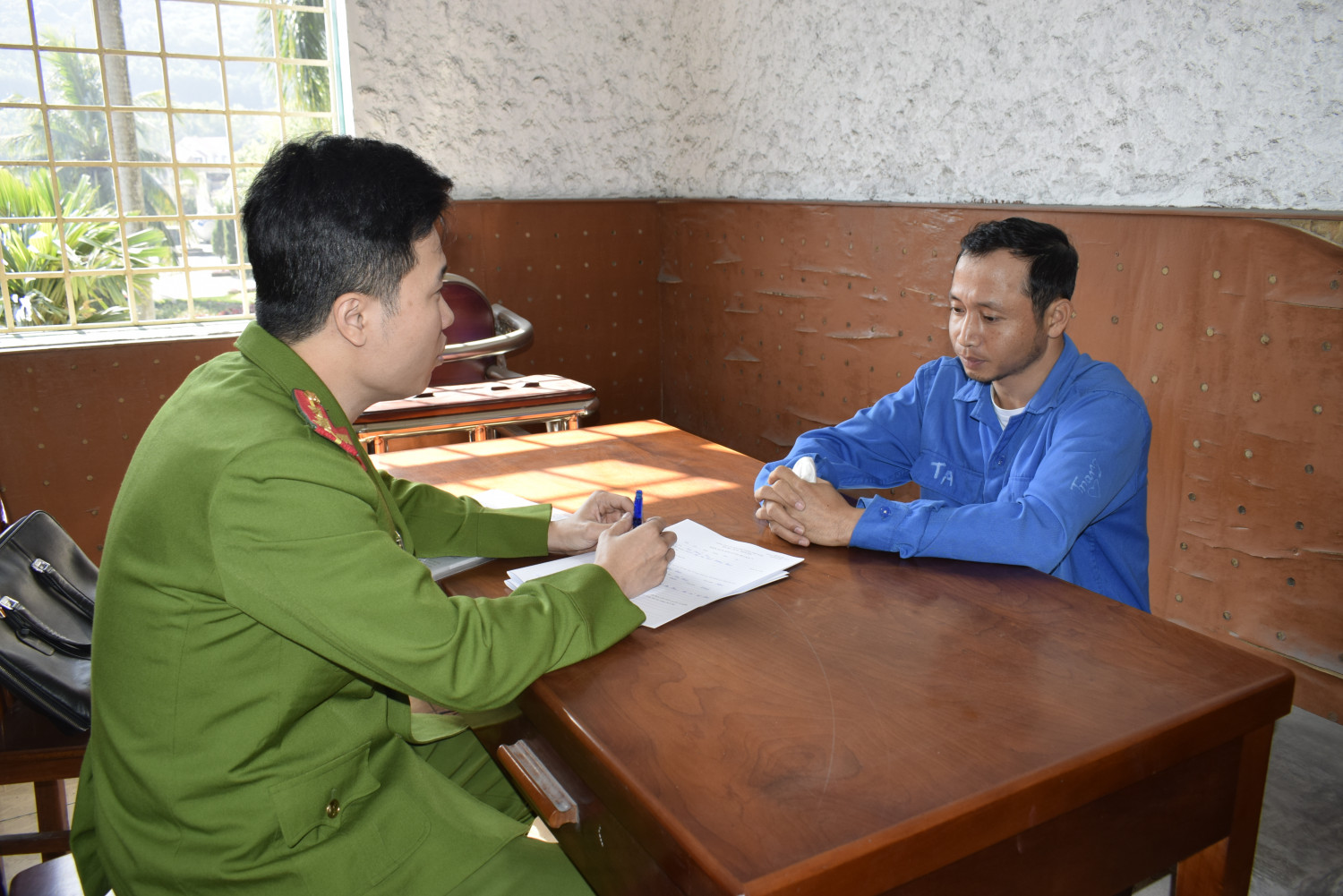 Đường dây khai thác đất trái phép quy mô lớn ở Quảng Ninh: Khởi tố thêm đồng phạm - Ảnh 1.
