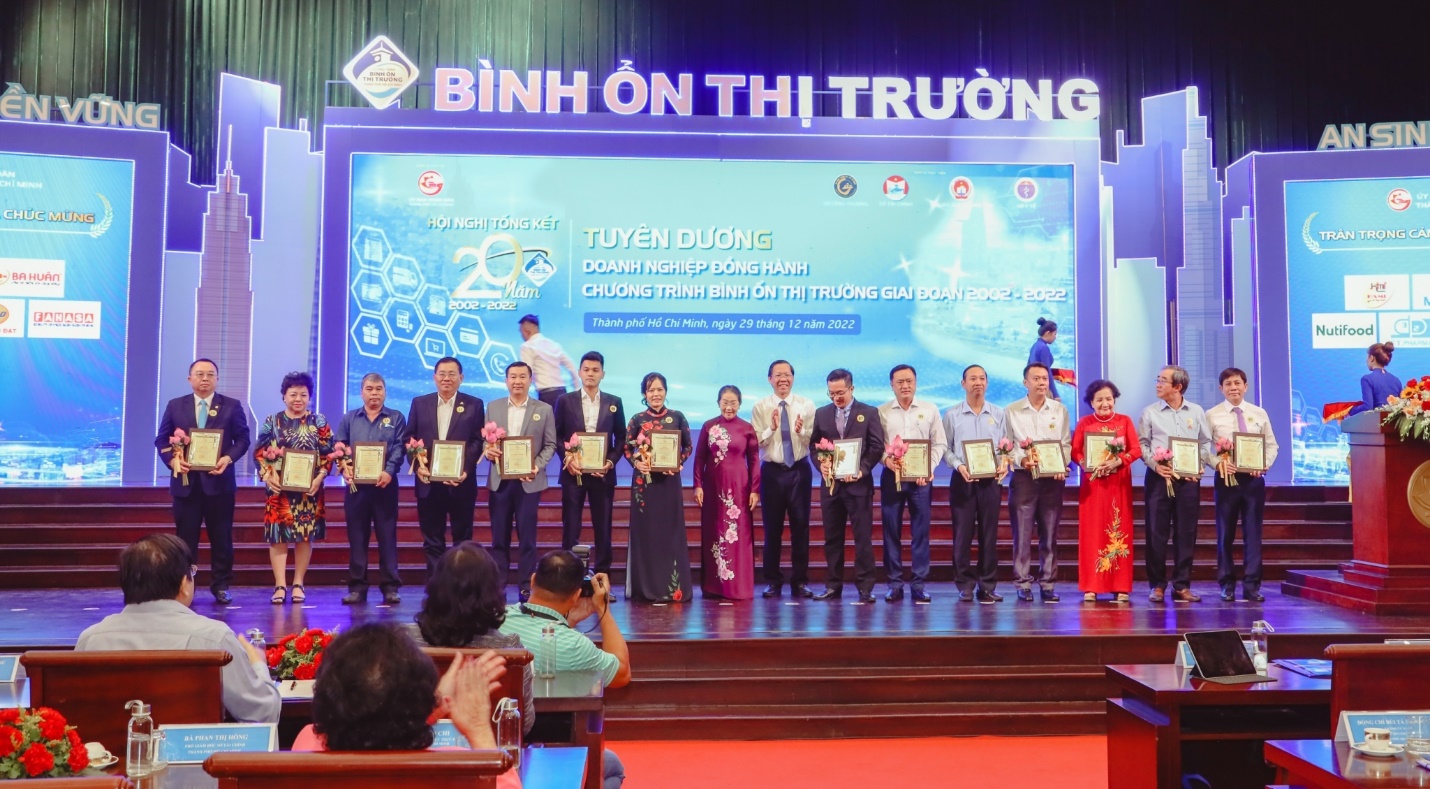 C.P. Việt Nam được vinh danh tại Hội nghị Tổng kết 20 năm thực hiện Chương trình Bình ổn thị trường   - Ảnh 3.