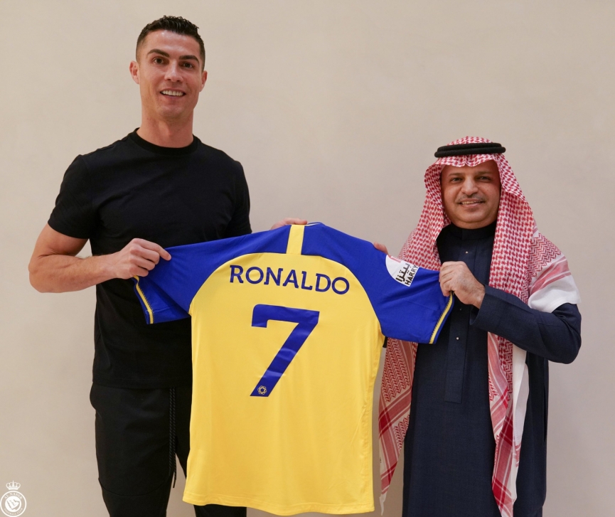 Vừa gia nhập Al Nassr, Ronaldo có ngay lịch hẹn so tài với Messi - Ảnh 1.