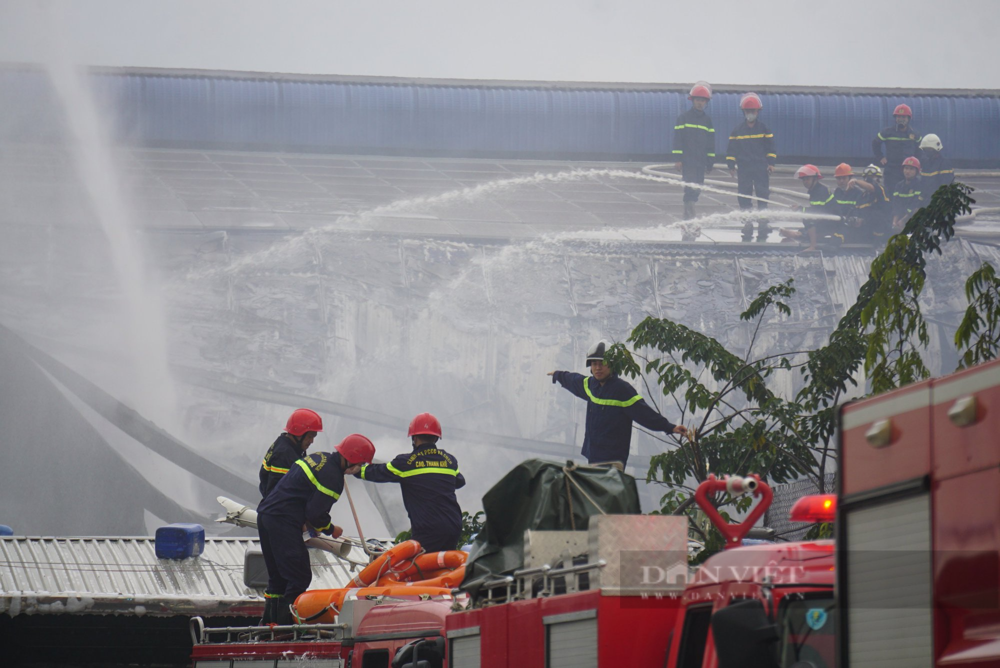 Đà Nẵng: Cháy lớn tại khu công nghiệp, nhiều tài sản bị thiêu rụi  - Ảnh 3.