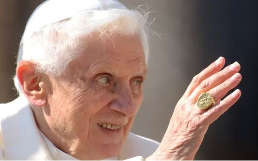 Cựu Giáo hoàng Benedict XVI qua đời ở tuổi 95