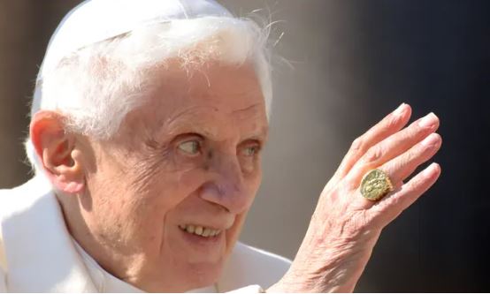 Cựu Giáo hoàng Benedict XVI qua đời ở tuổi 95 - Ảnh 1.