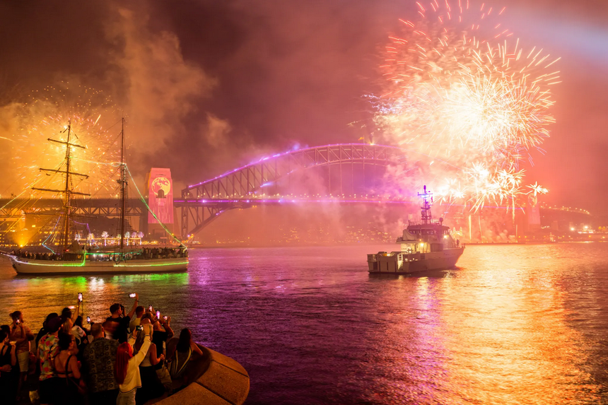 Video: Pháo hoa tưng bừng, rực rỡ sắc màu mừng năm mới 2023 ở Úc - Ảnh 8.