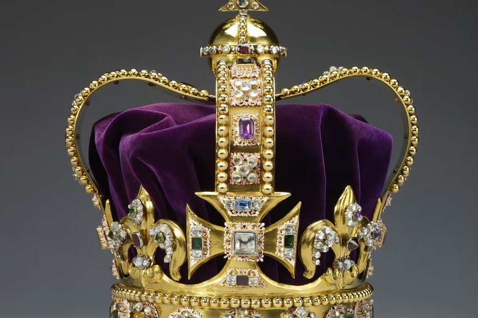 Vương miện đăng quang của Vua Charles III - Ảnh 1.