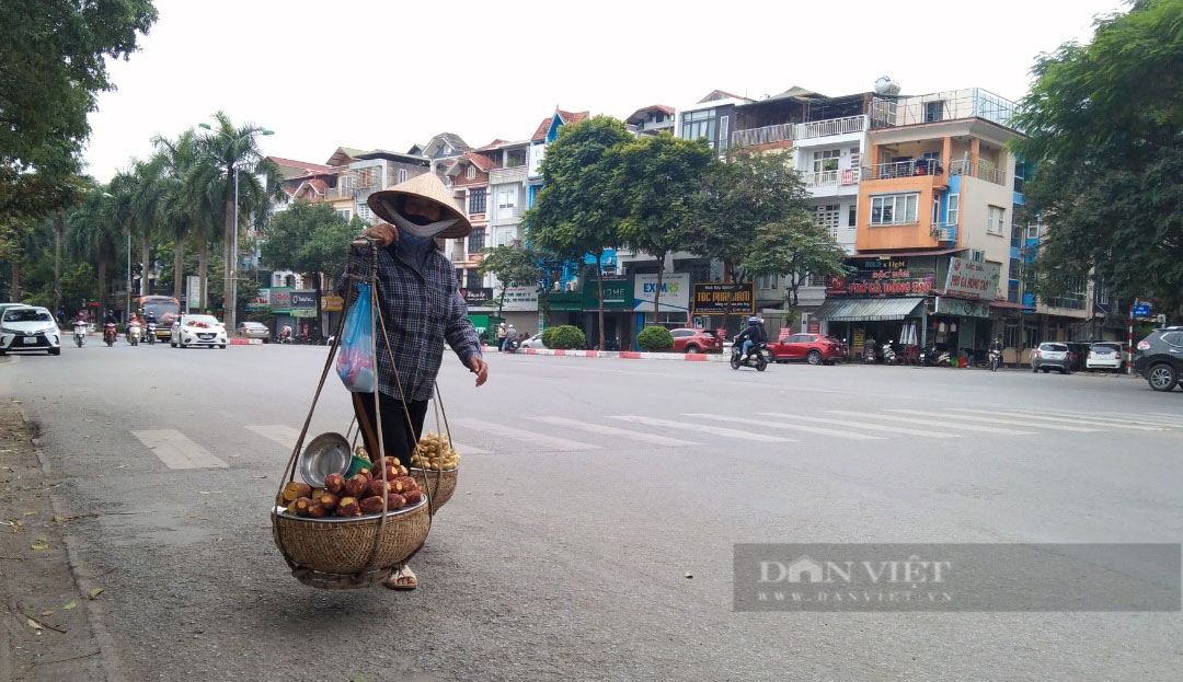 Vụ bán 80 nghìn đồng một củ khoai nướng ở Hồ Hoàn Kiếm: Cần bỏ tư duy bán hàng rong &quot;chộp giật&quot; - Ảnh 2.