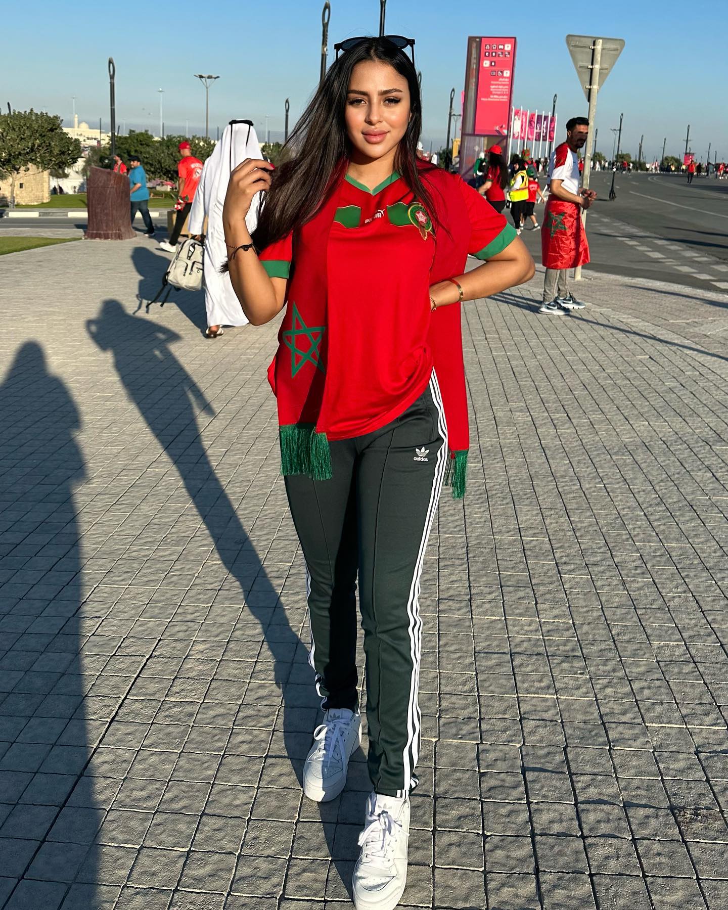 Nữ CĐV nóng bỏng nhất Morocco cổ vũ đội nhà đánh bại Tây Ban Nha - Ảnh 3.