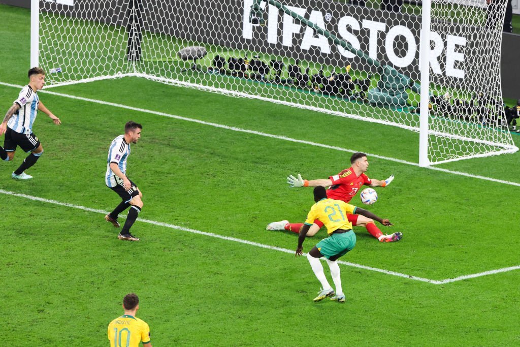 Emiliano Martinez - Người hùng thầm lặng của ĐT Argentina - Ảnh 1.