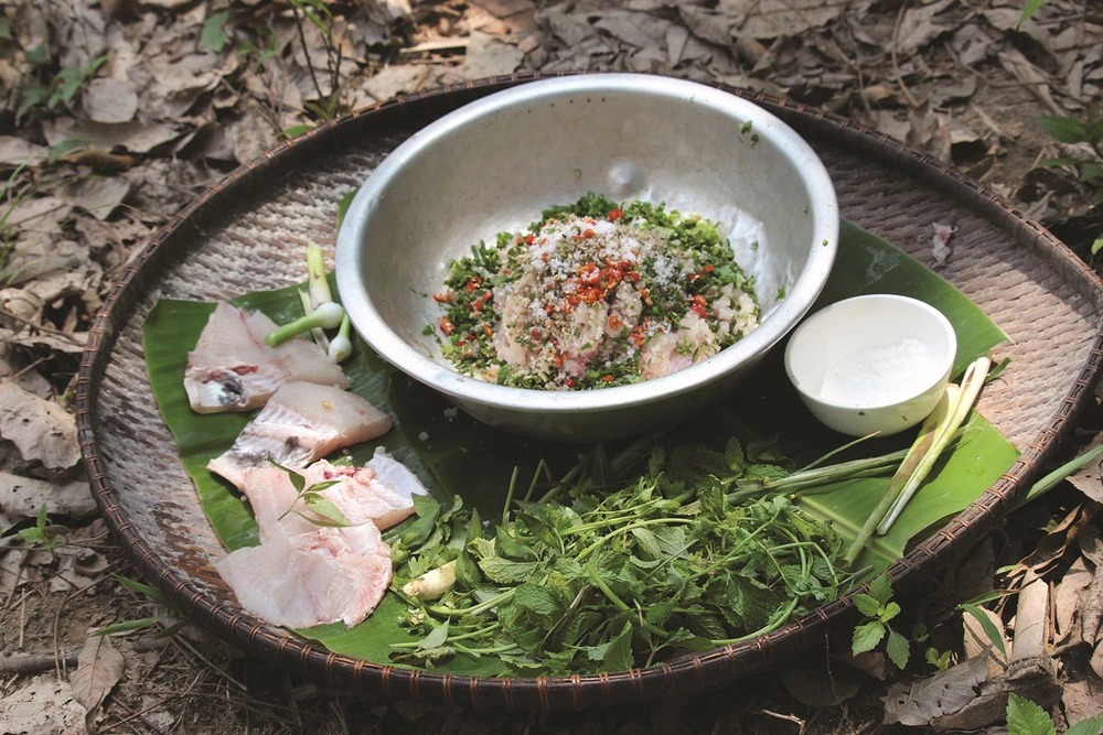 Những đặc sản ăn sống đặc trưng ở Việt Nam không phải ai cũng can đảm thử - Ảnh 7.
