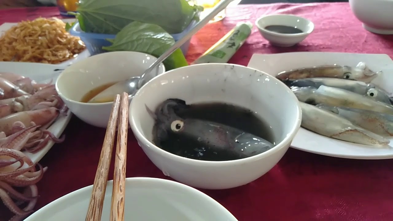 Những đặc sản ăn sống đặc trưng ở Việt Nam không phải ai cũng can đảm thử - Ảnh 12.