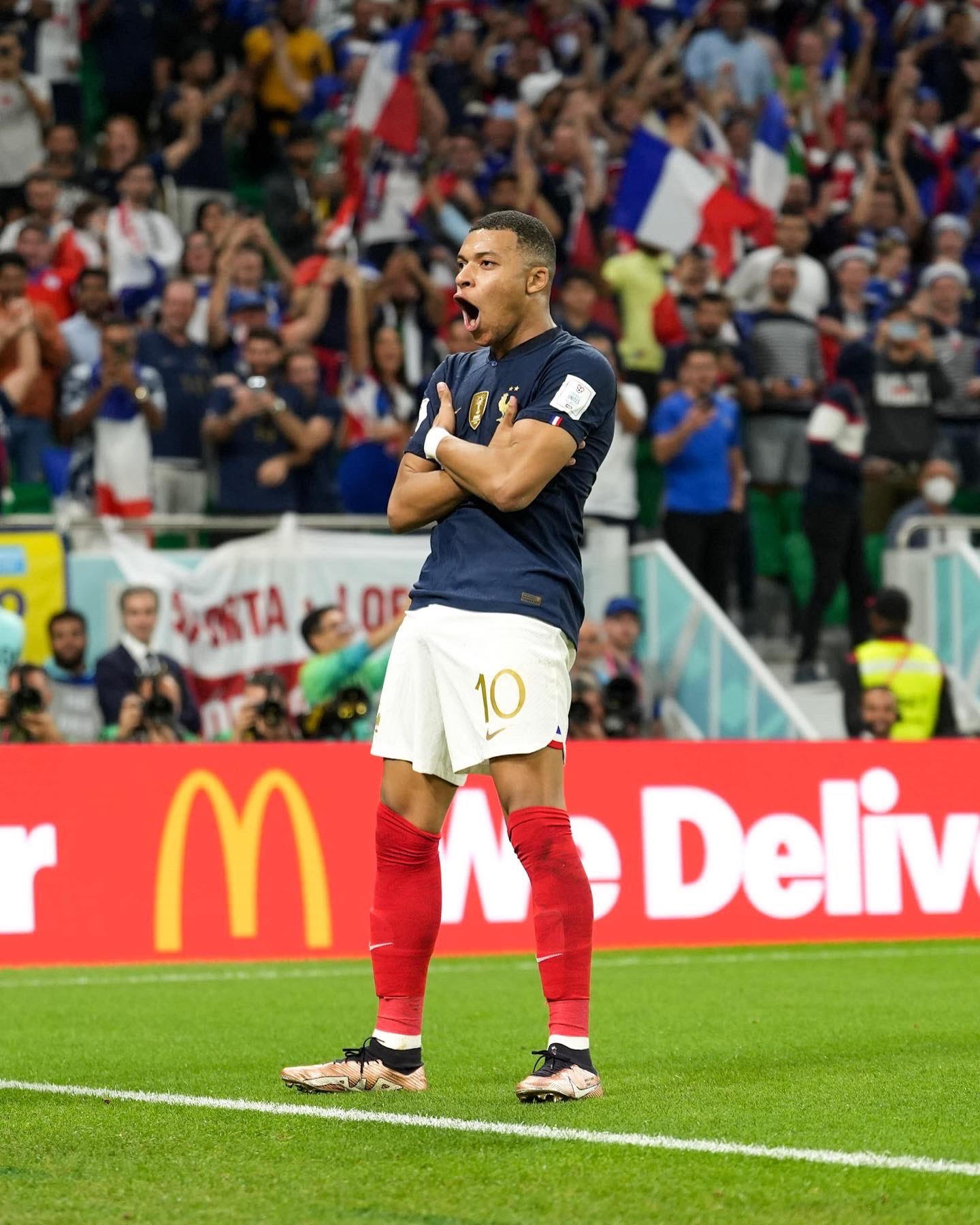 Kylian Mbappe: Ích kỷ ở PSG, nhưng là “báu vật nước Pháp” tại World Cup 2022 - Ảnh 3.