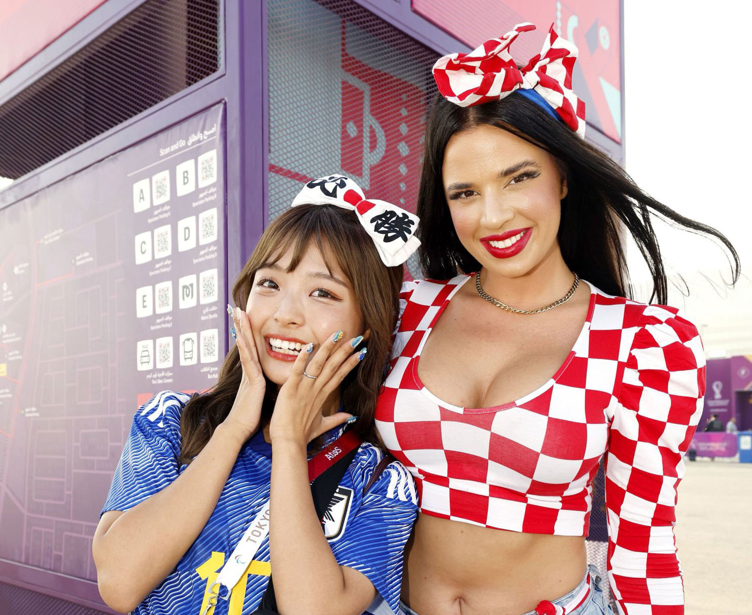 Cựu Hoa hậu Croatia diện đồ hở bạo, gây &quot;náo loạn&quot; trên khán đài World Cup - Ảnh 8.