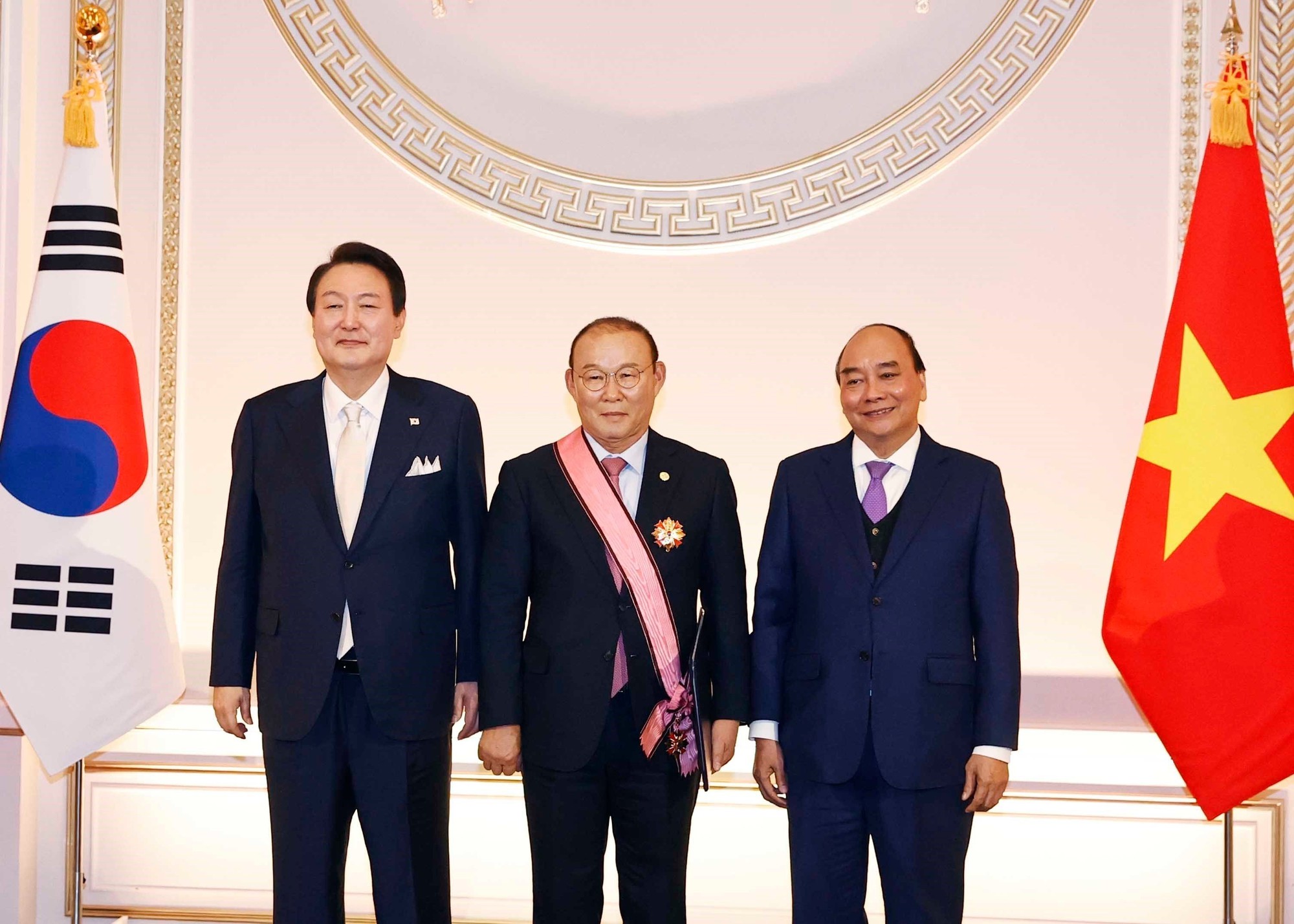 HLV Park Hang Seo nhận Huân chương Heungin vì đóng góp cho quan hệ Việt-Hàn - Ảnh 1.