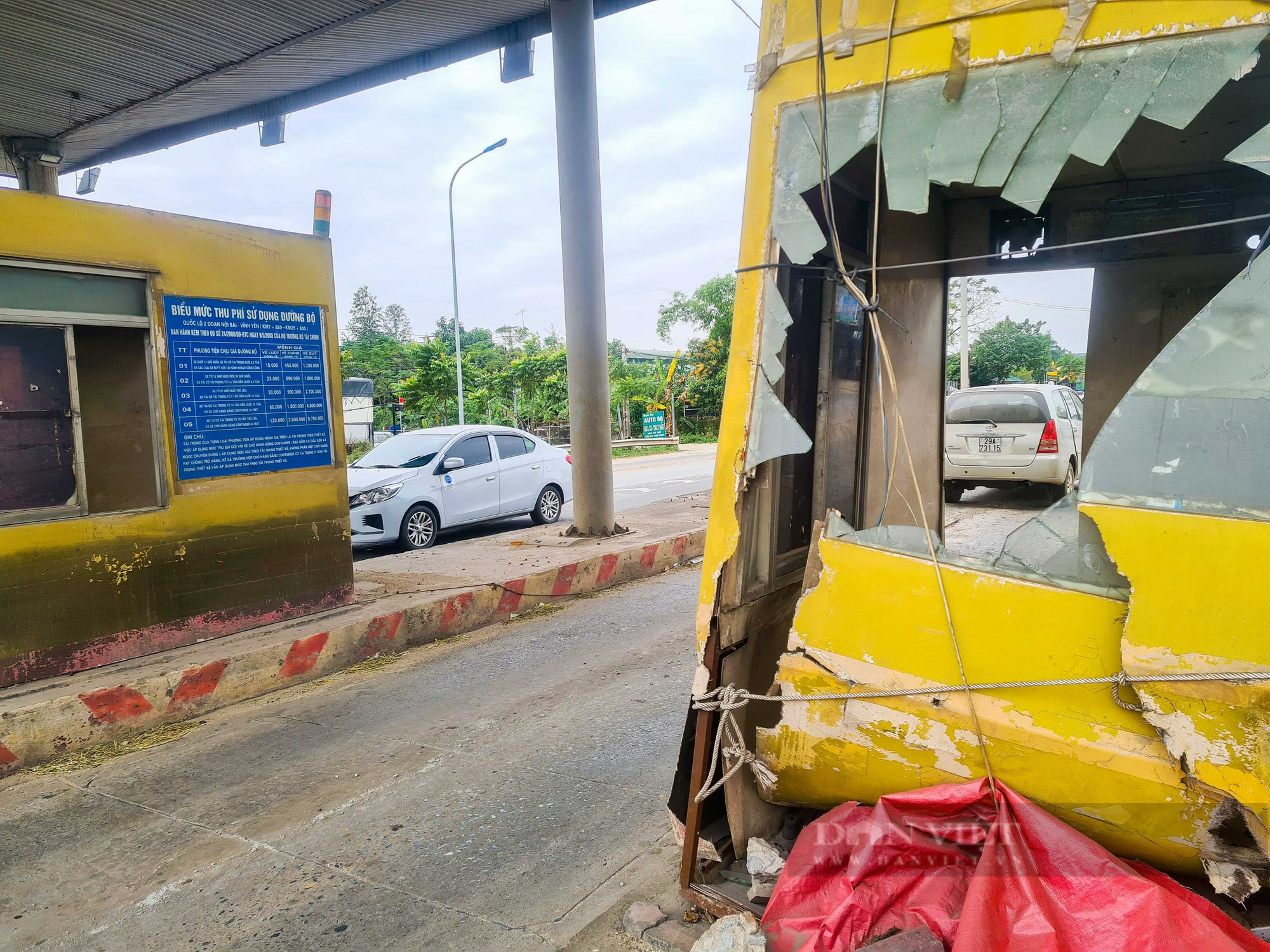 Cận cảnh trạm thu phí BOT Nội Bài – Vĩnh Yên hoang tàn trước ngày tháo dỡ - Ảnh 9.