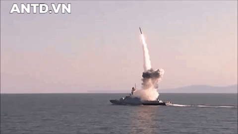 Tên lửa từ tàu chiến và máy bay ném bom chiến lược Nga ào ạt tập kích Ukraine - Ảnh 15.